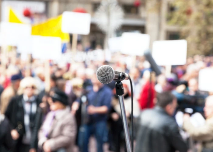 Kiállás a kutatóközpont főigazgatója mellett