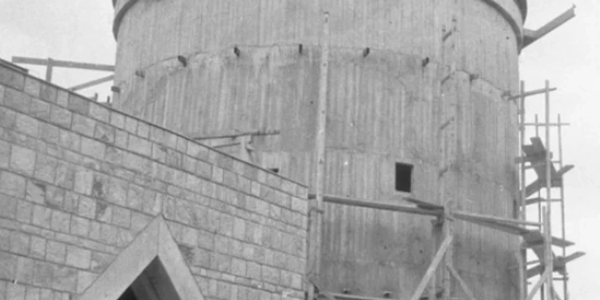 Készül a Méteres távcsőnek otthont adó épület.